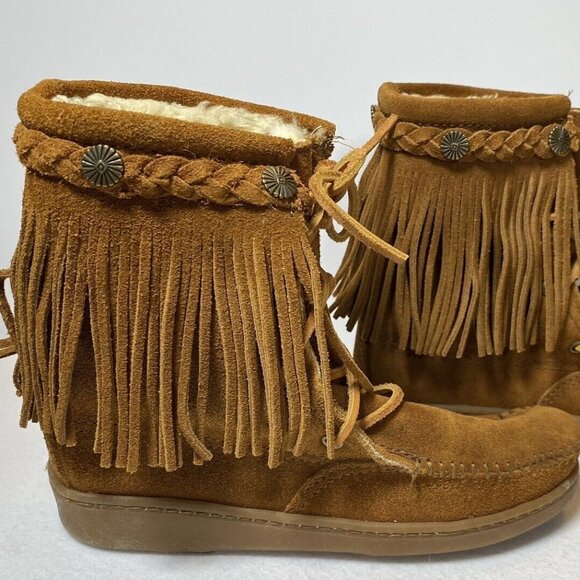 MINNETONKA short fringe leather moccasins booties shearling ankle boots WMS 8 - Picture 1 of 16